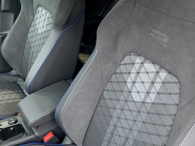 Volkswagen Golf R-LINE BLACK STYLE 1.5eTSI 150CV DSG7 — 2