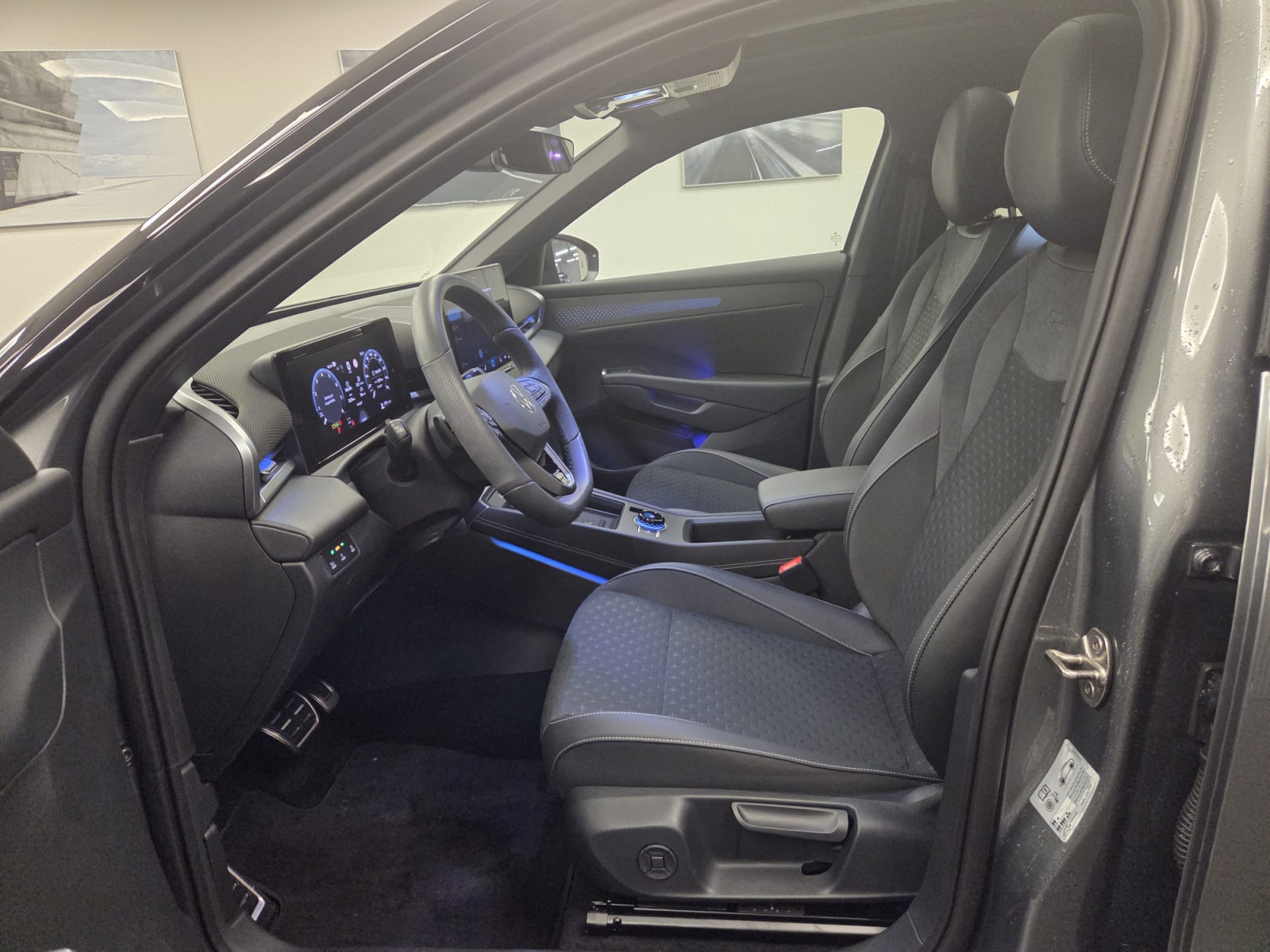 Volkswagen T-Roc T-ROC R-Line 110 eTSI DSG7 — 3