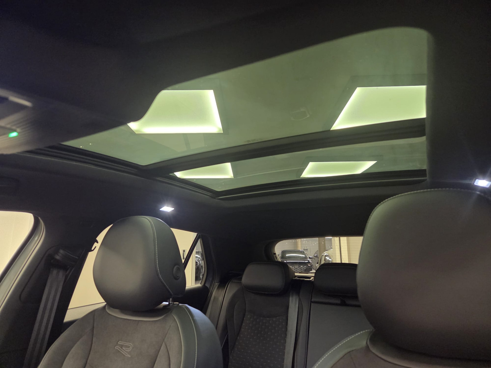 Volkswagen T-Roc T-ROC R-Line 110 eTSI DSG7 — 7