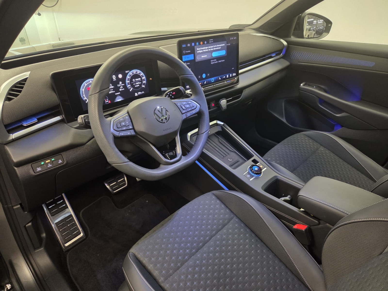 Volkswagen T-Roc T-ROC R-Line 110 eTSI DSG7 — 4